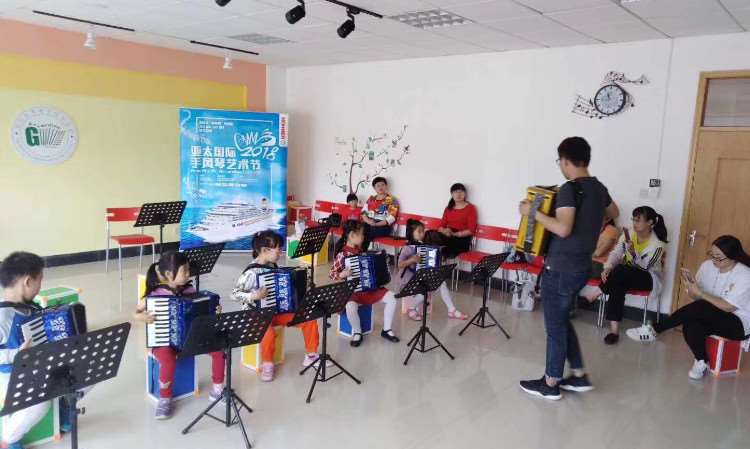 烟台德睿手风琴乐团