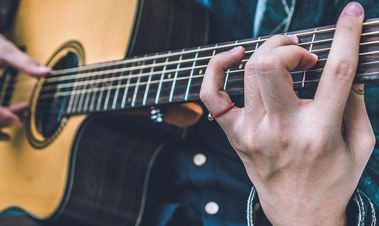 郑州四月天吉他