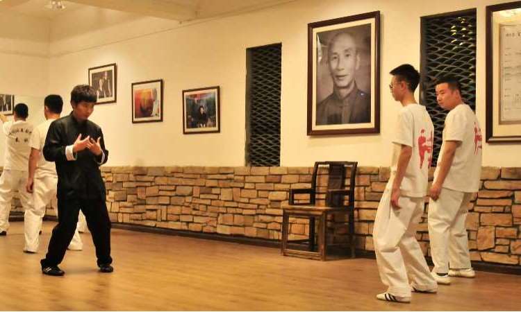 成都春秋青少年体育俱乐部