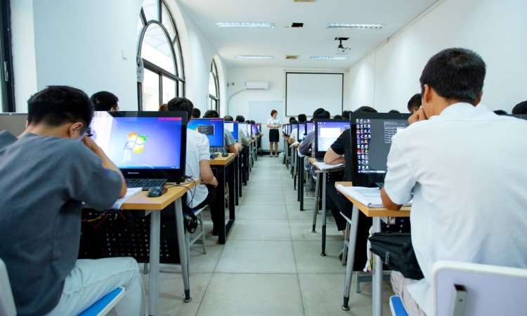 西安嘉辰计算机教育图书馆校区