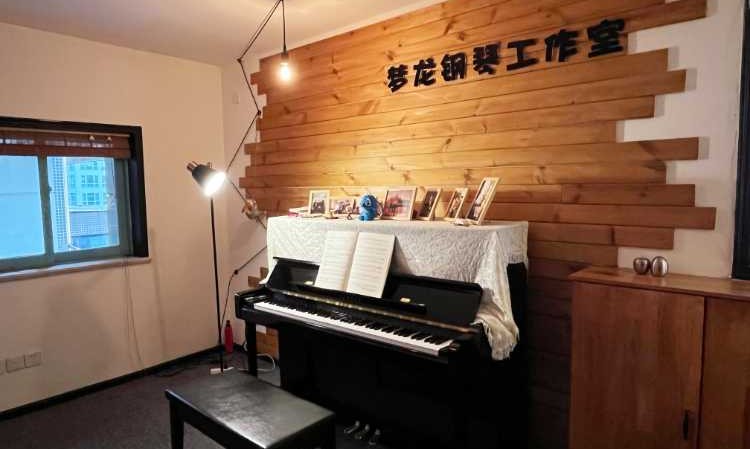 成都梦龙钢琴