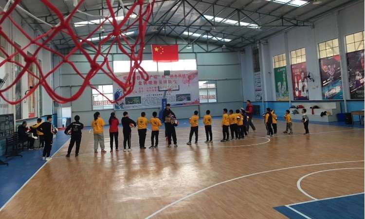 烟台晨路篮球俱乐部