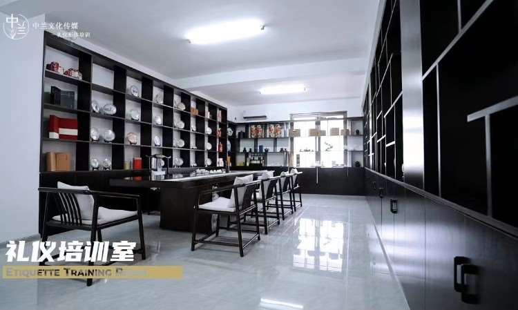 哈尔滨中兰礼仪形体模特